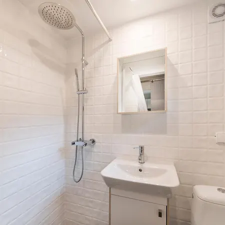 Victus Apartamenty, Abrahama Daire