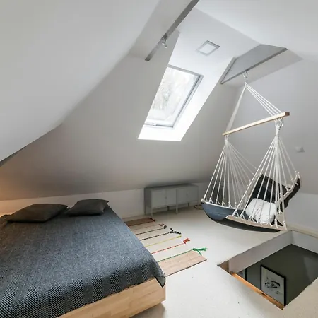 Victus Apartamenty, Abrahama