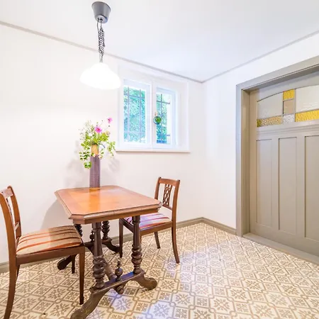 Victus Apartamenty, Abrahama Apartment