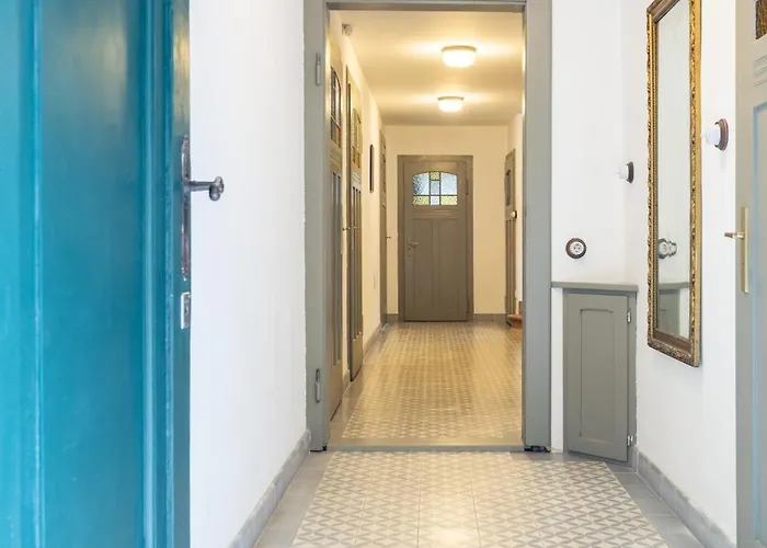 Victus Apartamenty, Abrahama